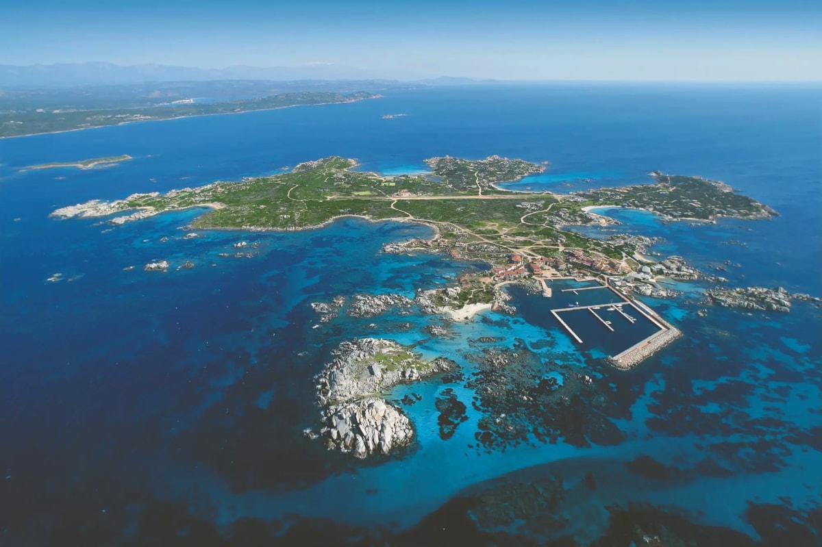 Un'isola di granito, all'estremo sud della Corsica